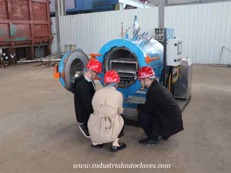 Mexico Customer Has Visited Pressure Vessel Factory For Autoclave Curing Process