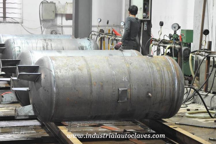 How to operate the pressure vessel hydraulic test